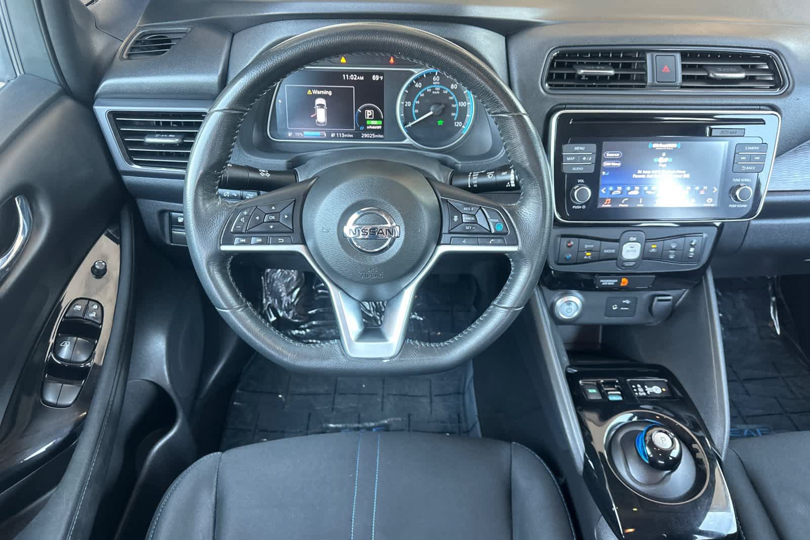 Used 2018 Nissan Leaf SV w/ SV Technology Package FWD image 14