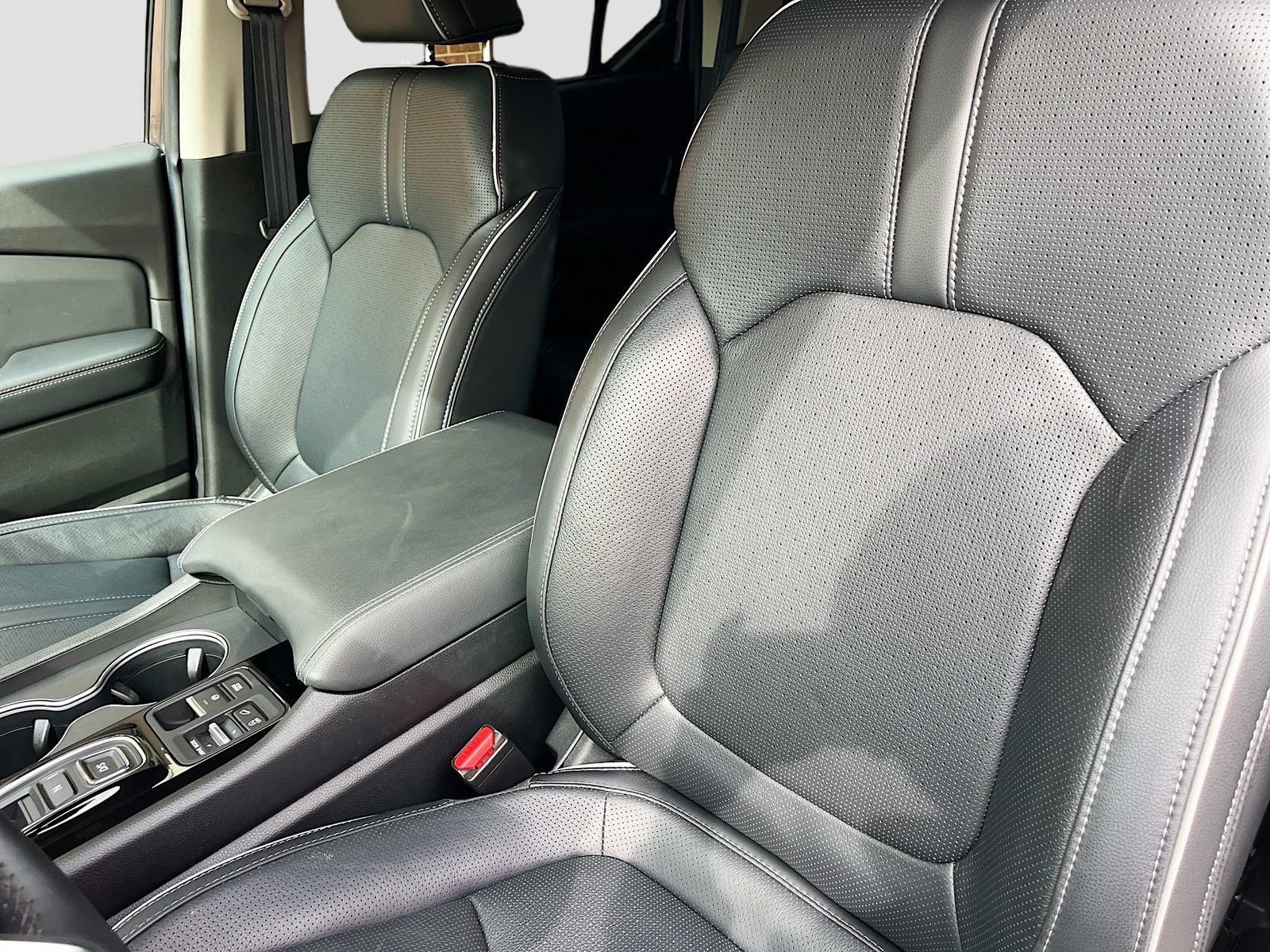 Used 2025 Honda Pilot Elite image 22