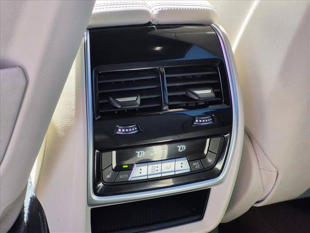 Used 2022 BMW X7 M50i w/ Dynamic Handling Package AWD/4WD image 20