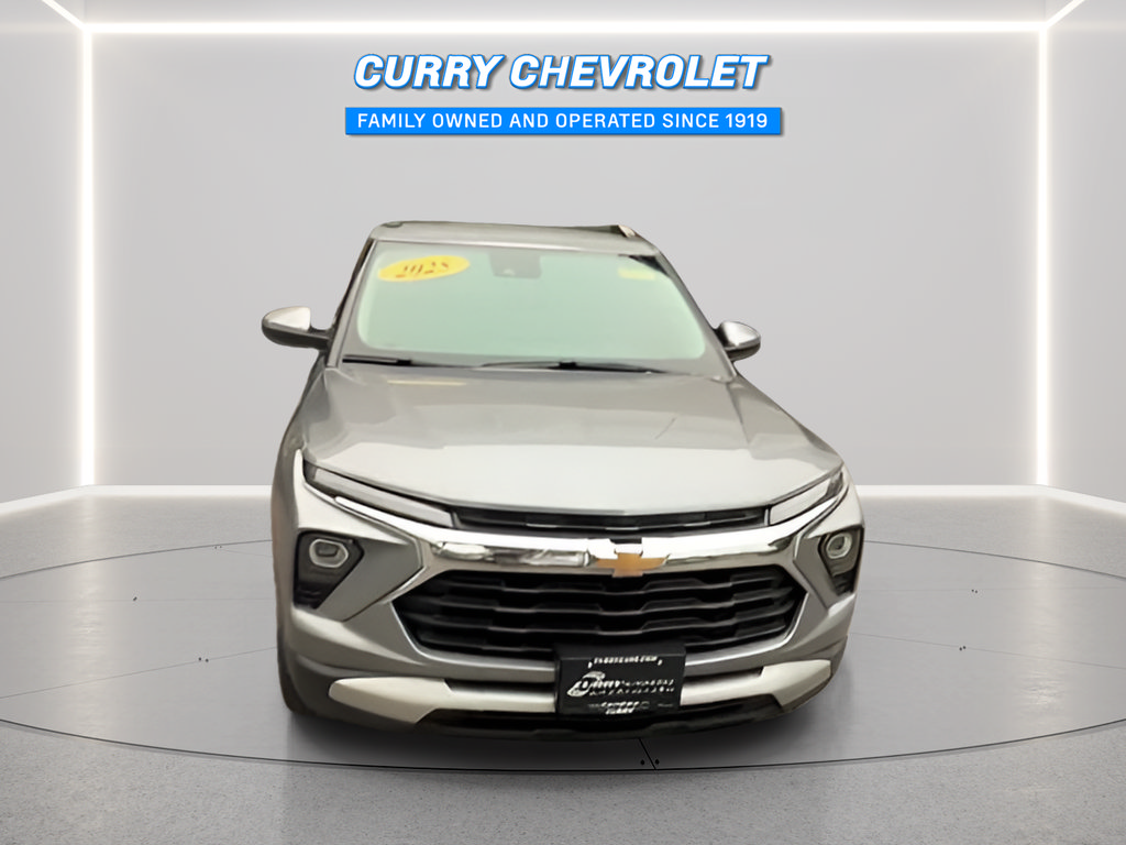 Used 2025 Chevrolet TrailBlazer LT w/ Driver Confidence Package AWD/4WD image 3