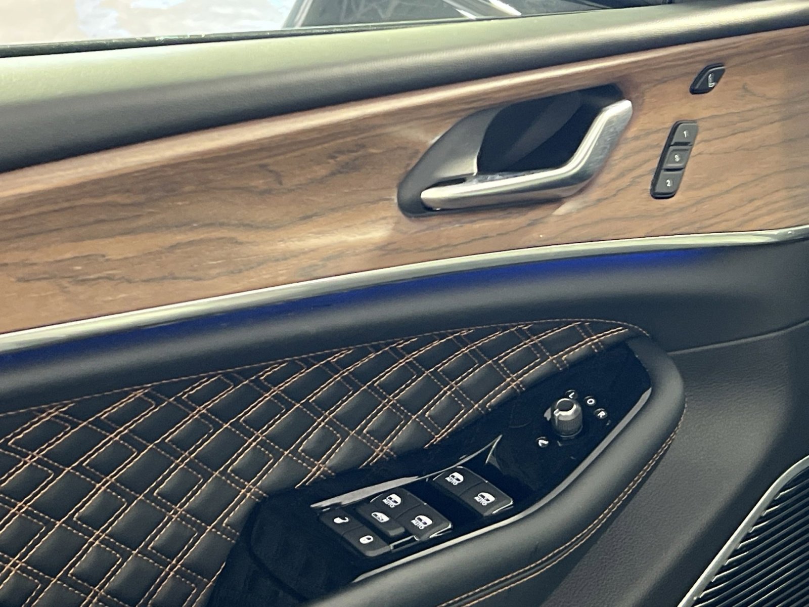 Used 2023 Jeep Grand Cherokee L Summit w/ Advanced Protech Group IV image 15