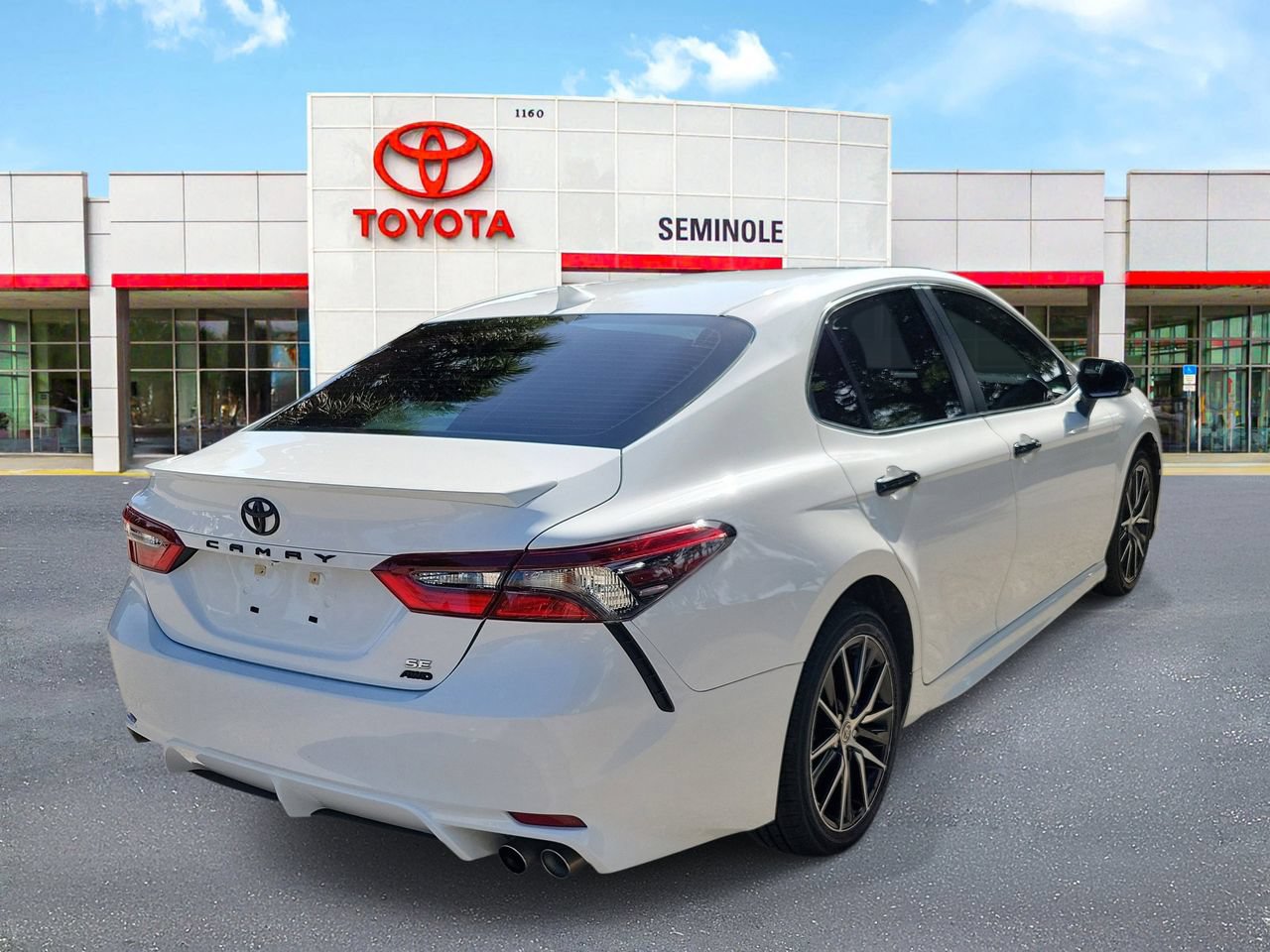 Used 2023 Toyota Camry SE AWD/4WD image 3