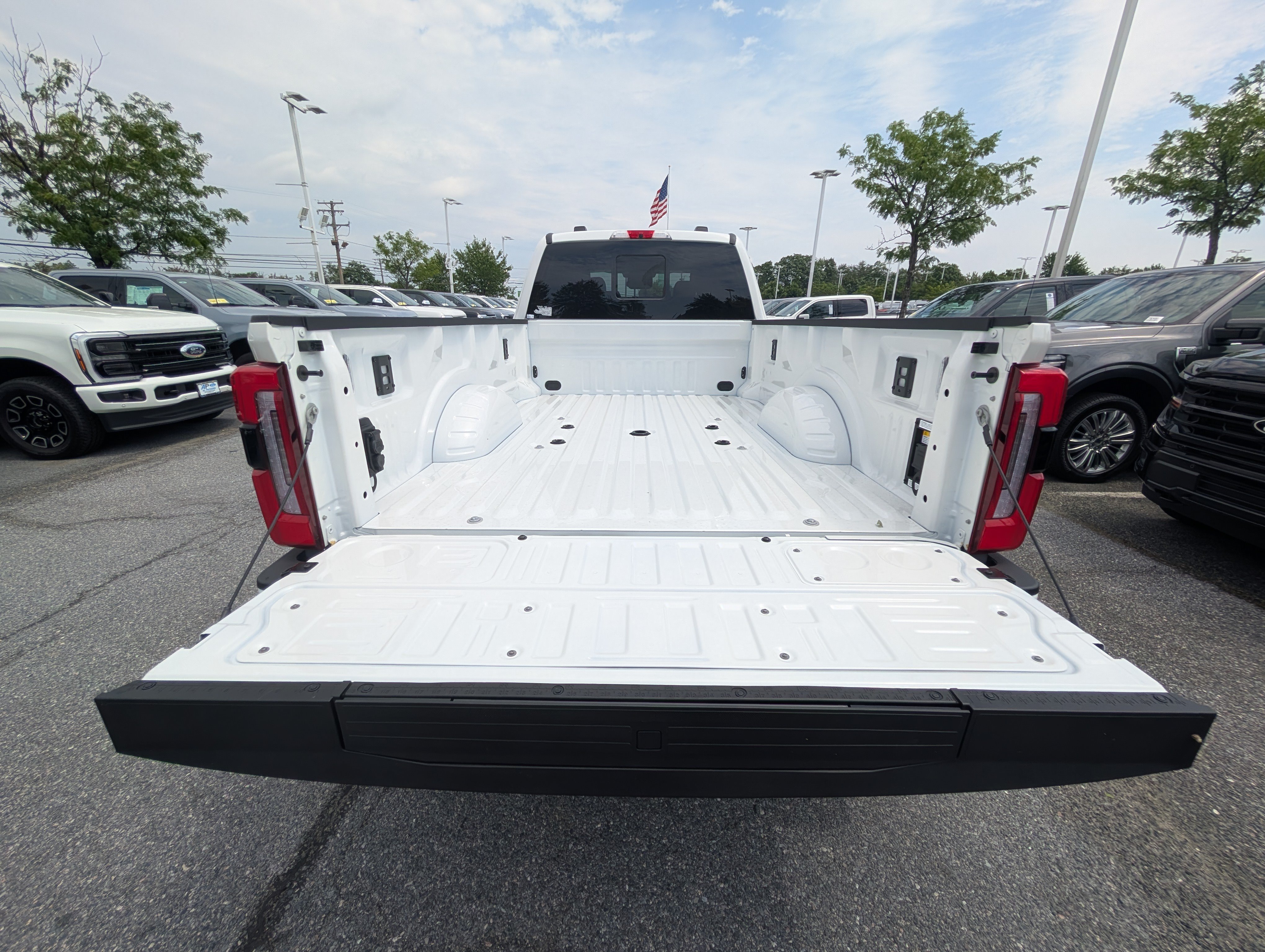 New 2026 Ford F350 Platinum w/ Platinum Plus Package AWD/4WD image 8