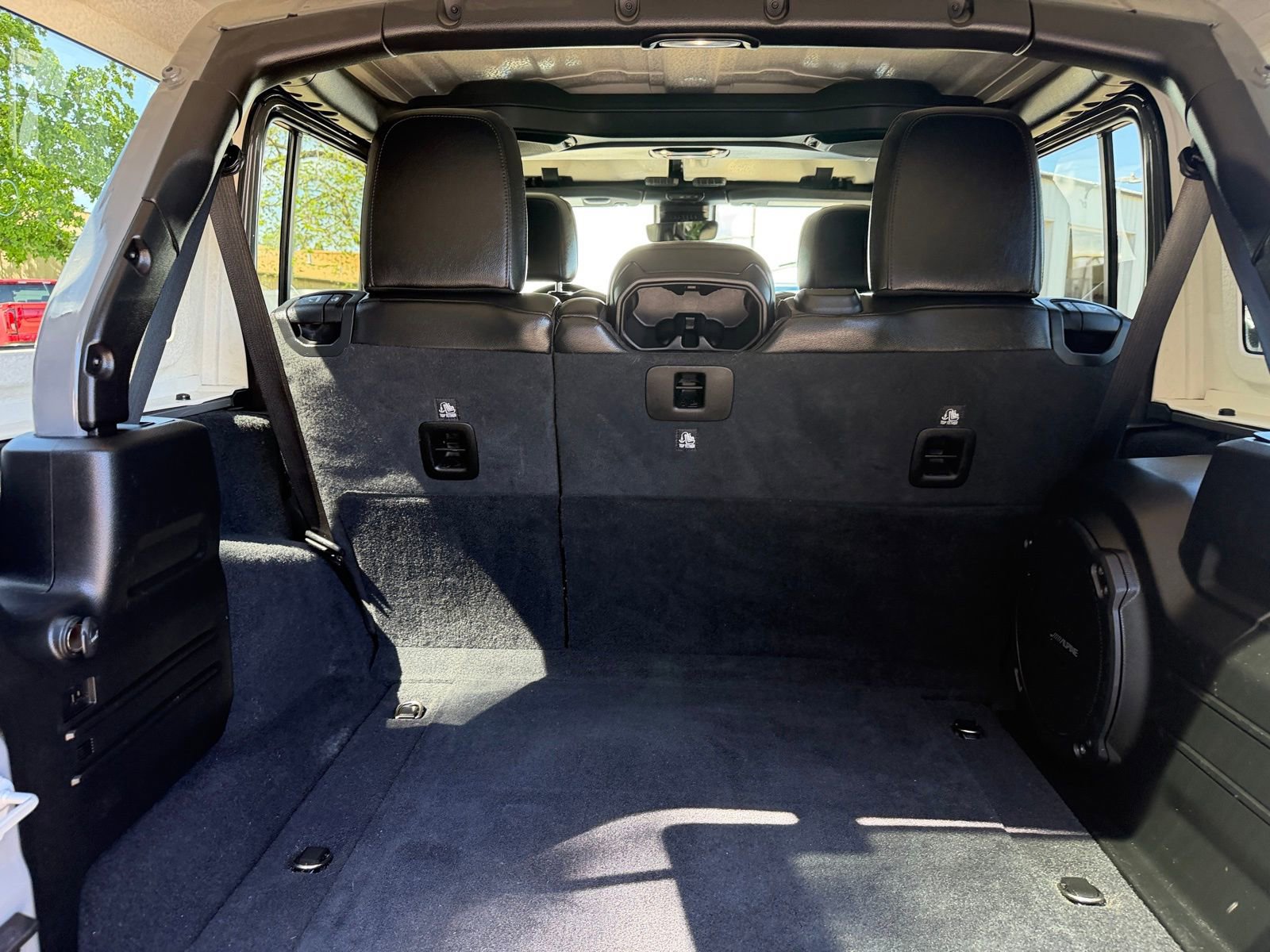 Used 2020 Jeep Wrangler Unlimited Sahara AWD/4WD image 34