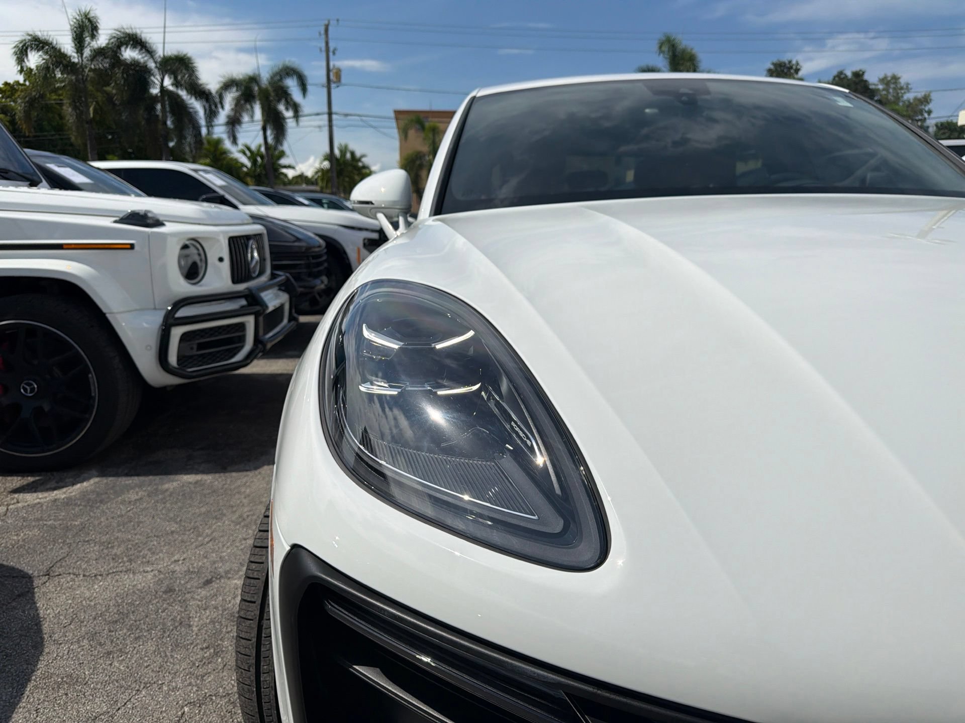 Used 2025 Porsche Macan AWD/4WD image 4