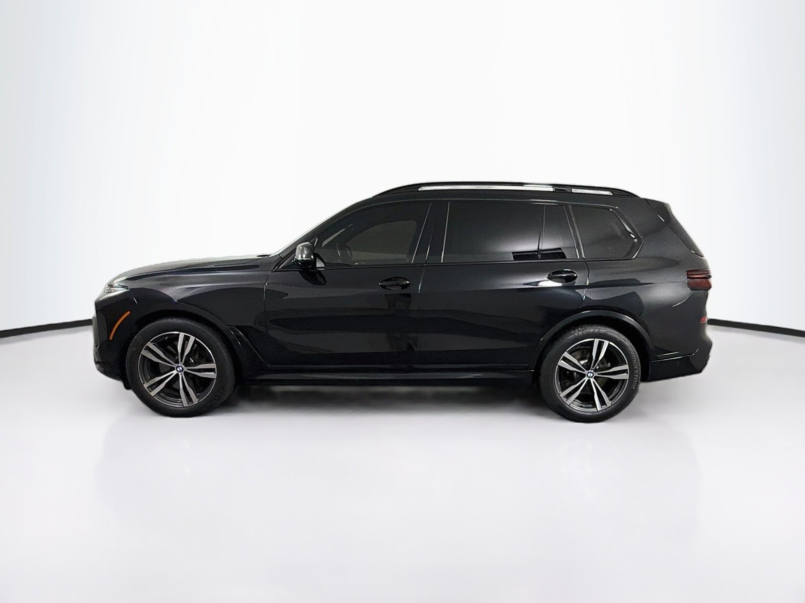 Certified 2024 BMW X7 xDrive40i w/ M Sport Package AWD/4WD image 4