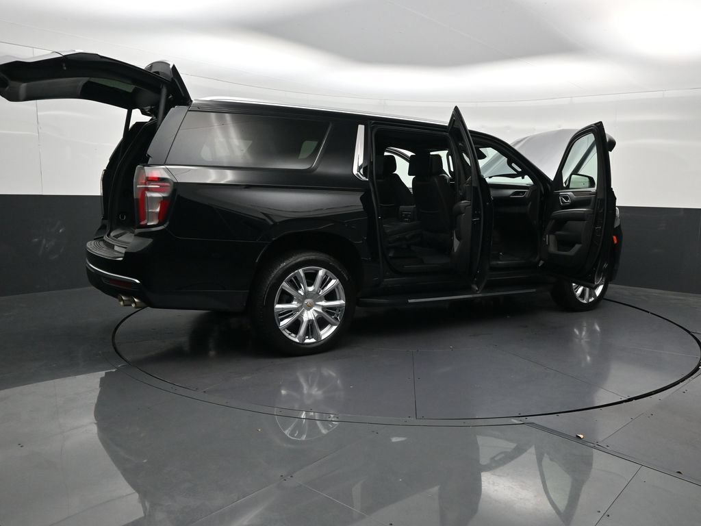 Used 2023 Chevrolet Suburban High Country RWD image 28