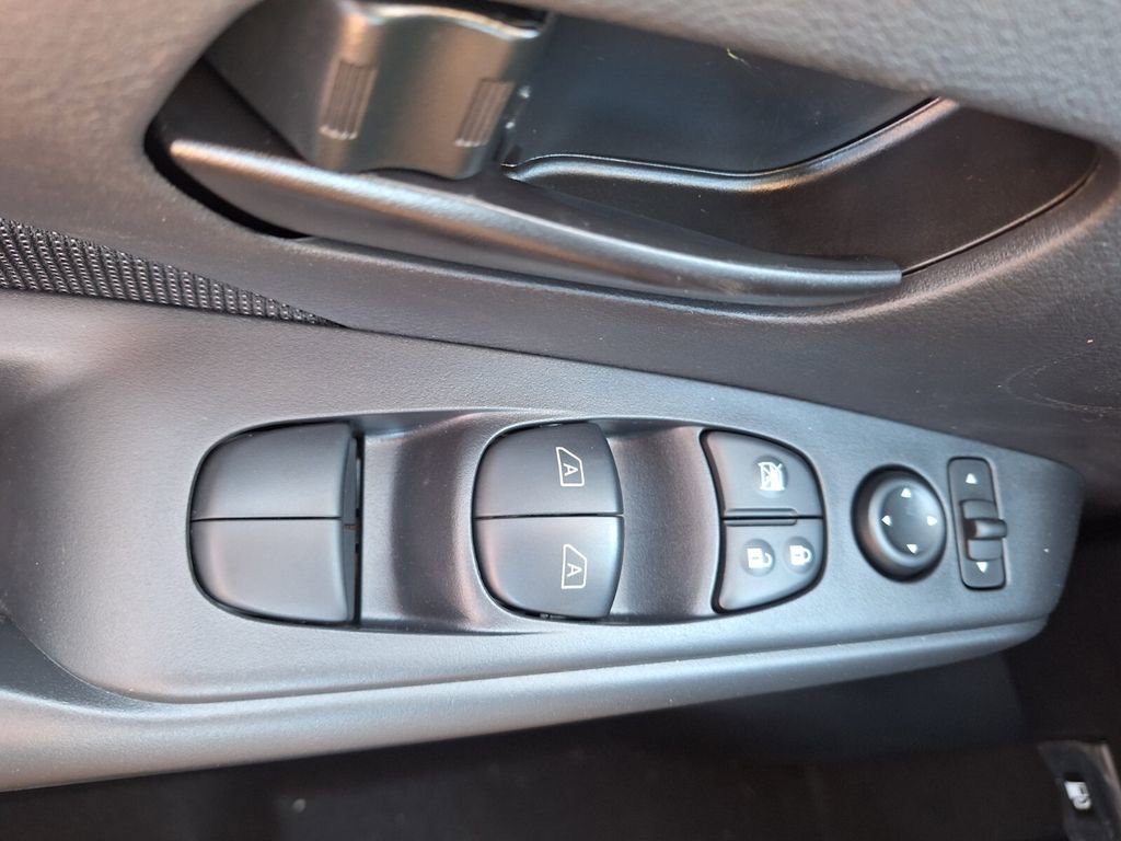 New 2025 Nissan Kicks Play S image 20