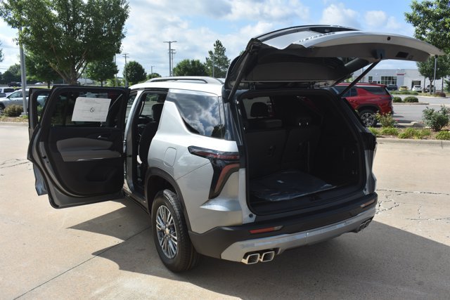New 2026 Chevrolet Traverse LT w/ LPO, Floor Liner Package FWD image 17