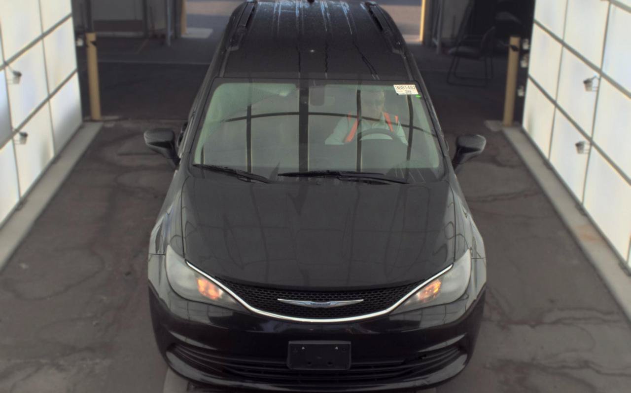 Used 2020 Chrysler Voyager Lxi FWD image 2