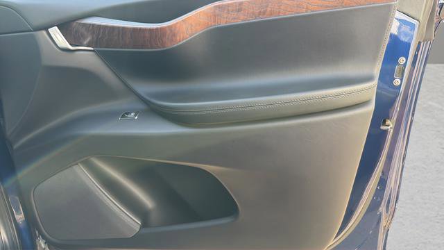 Used 2019 Tesla Model X 75D image 11