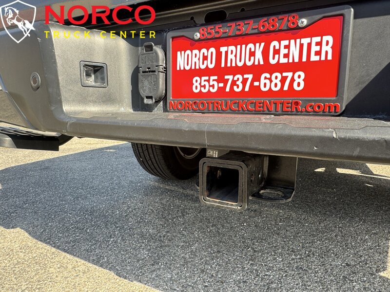 Used 2023 Nissan Frontier SV w/ Technology Package RWD image 7
