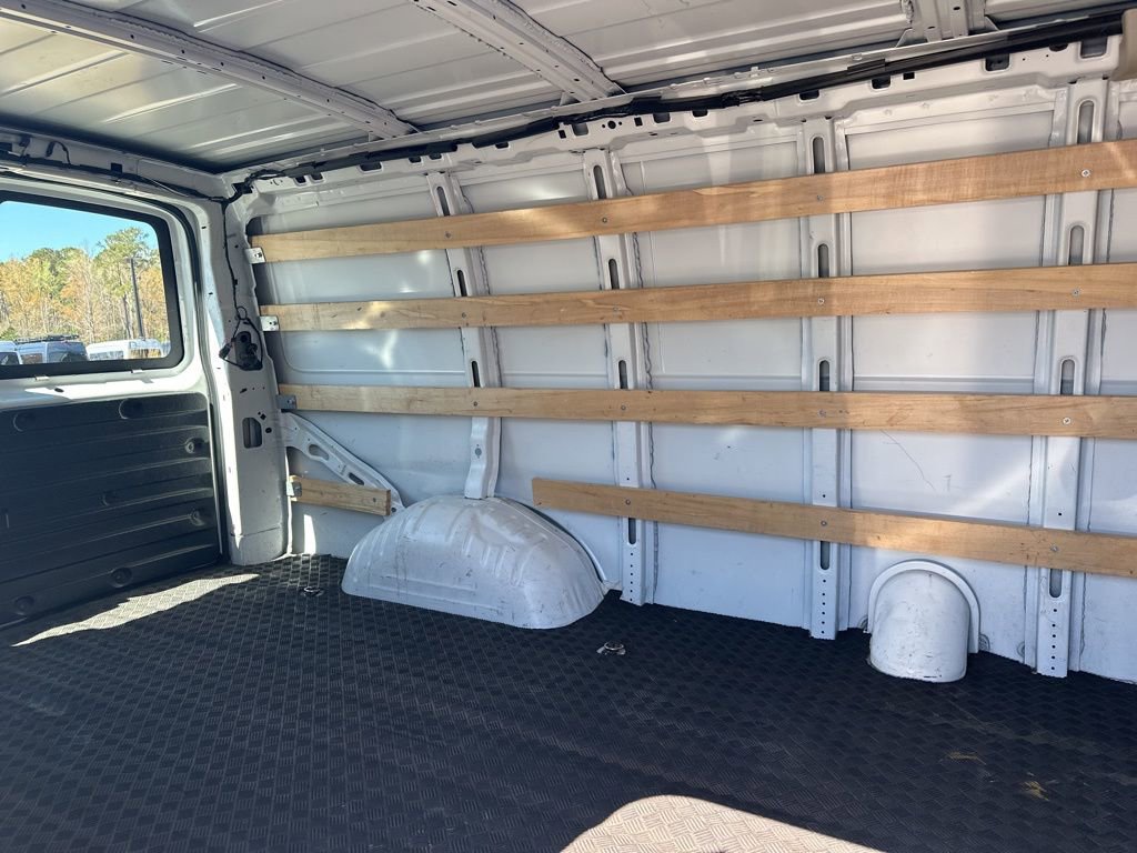 Used 2023 GMC Savana 2500 w/ Driver Convenience Package image 10