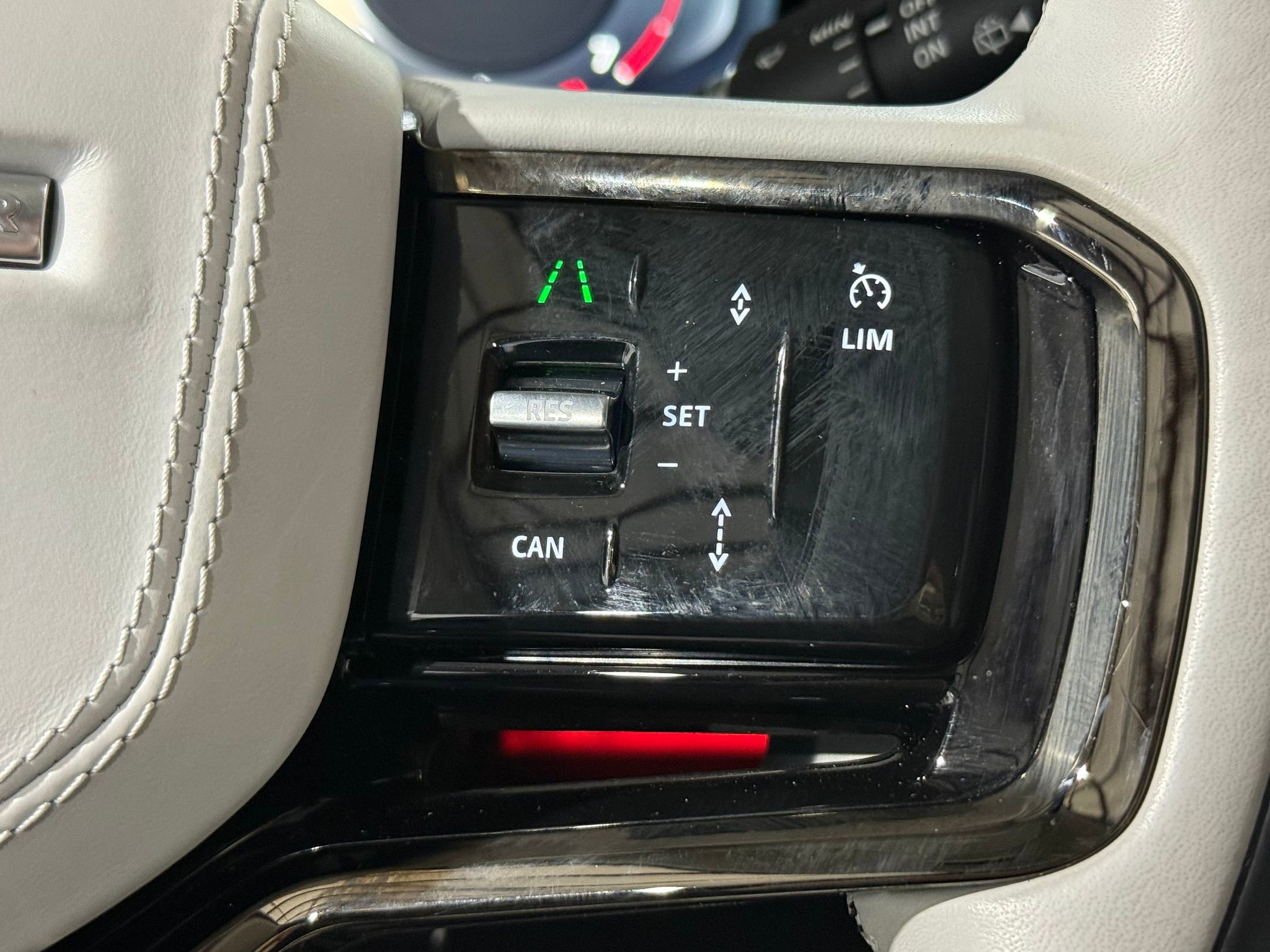 Used 2023 Land Rover Range Rover Sport SE Dynamic image 26