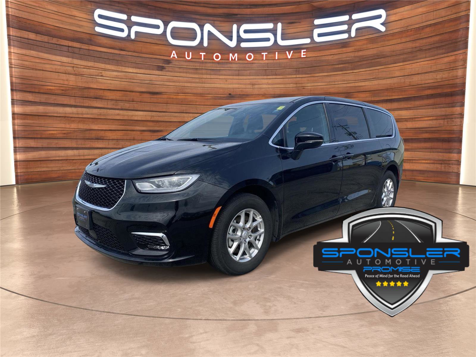 Used 2025 Chrysler Pacifica Select
