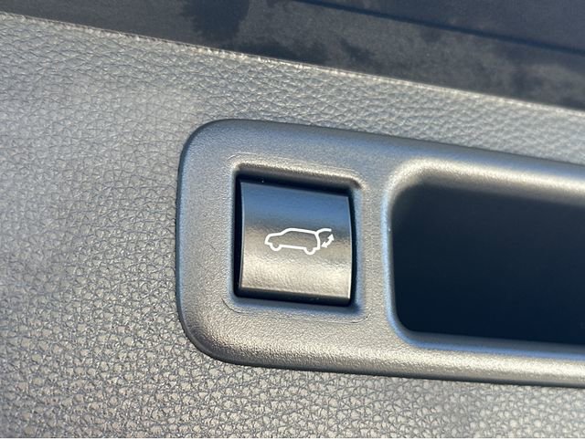 Used 2024 Toyota Highlander LE FWD image 21