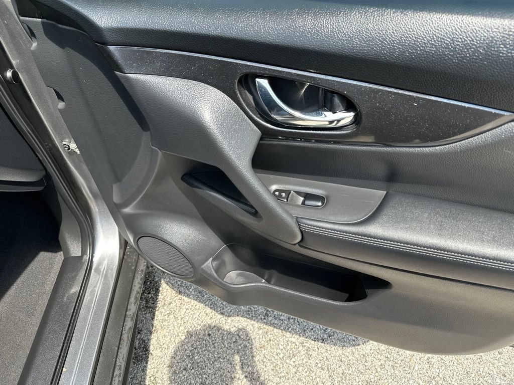 Used 2019 Nissan Rogue SV AWD/4WD image 14