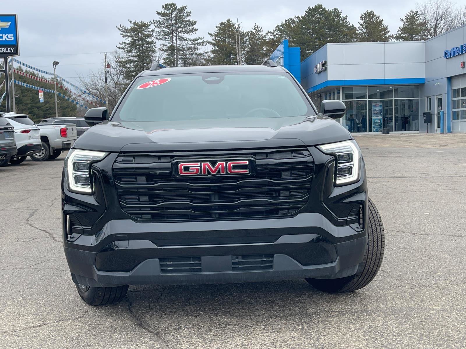 Certified 2025 GMC Terrain Elevation w/ Elevation Premium Package image 2