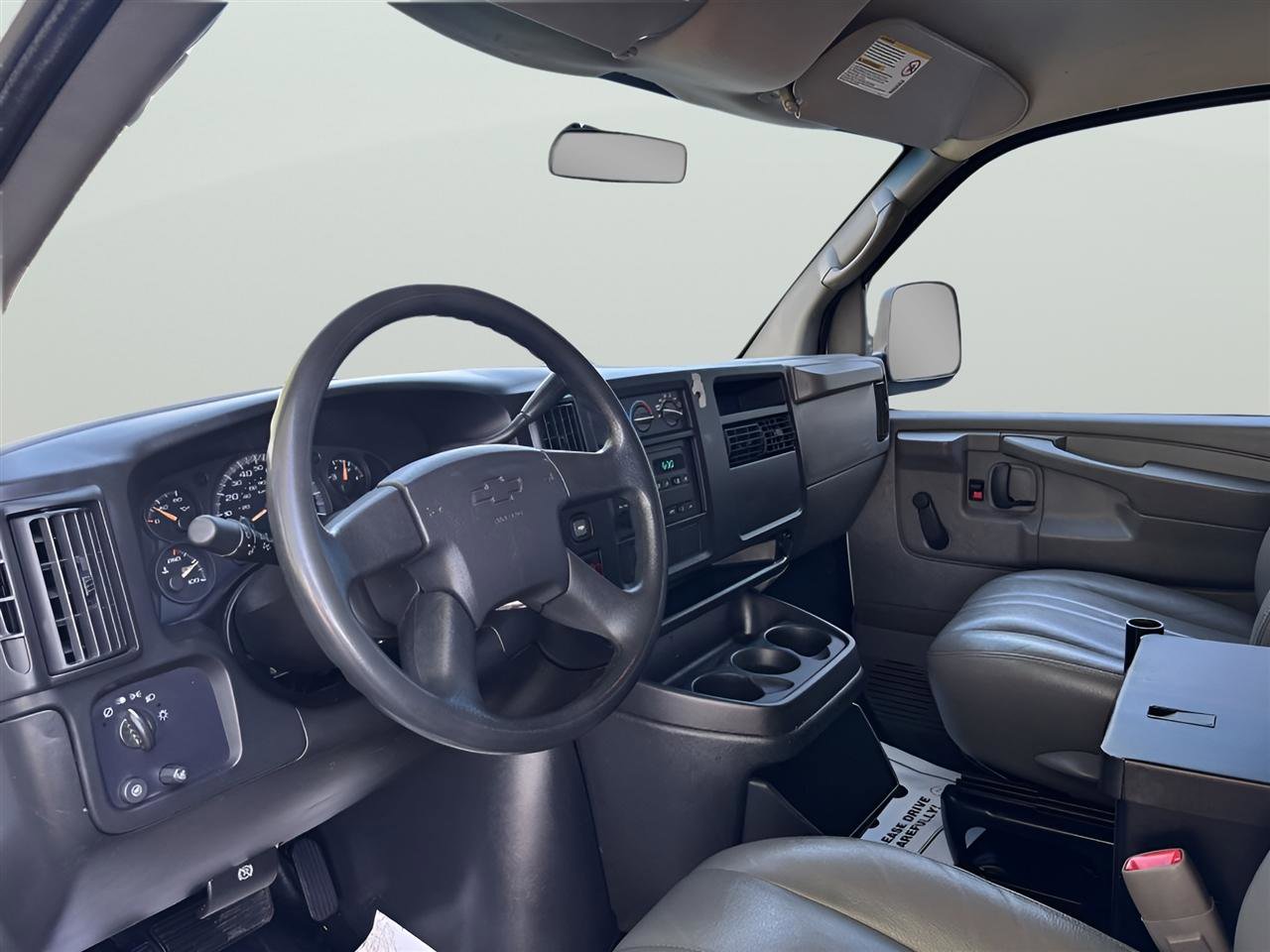 Used 2005 Chevrolet Express 1500 RWD image 10