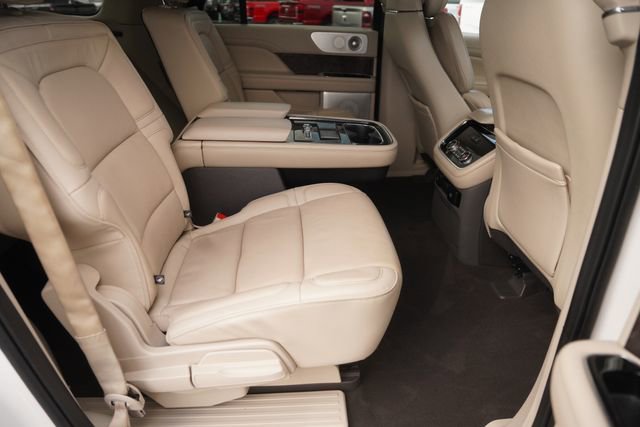 Used 2019 Lincoln Navigator L Reserve image 18