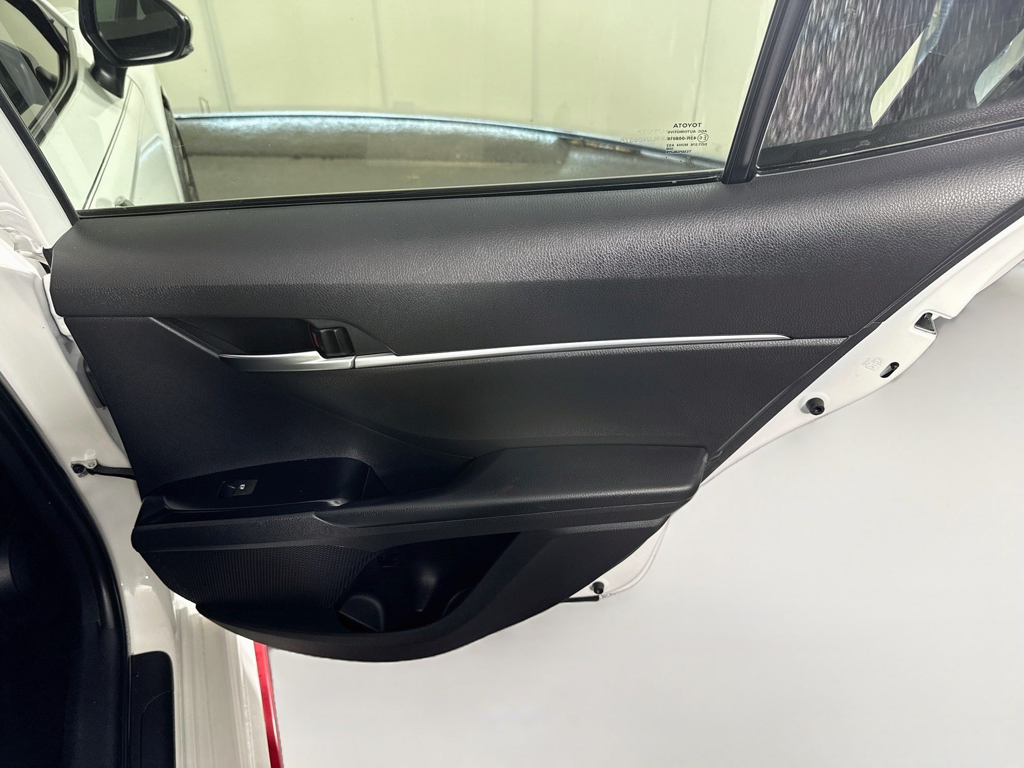 Used 2020 Toyota Camry SE w/ Convenience Package FWD image 28