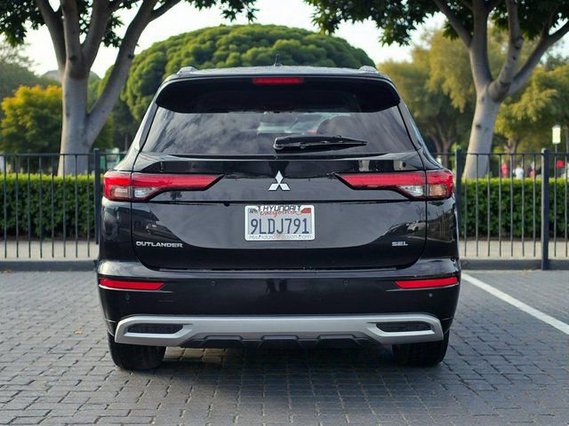 Used 2023 Mitsubishi Outlander SEL image 6
