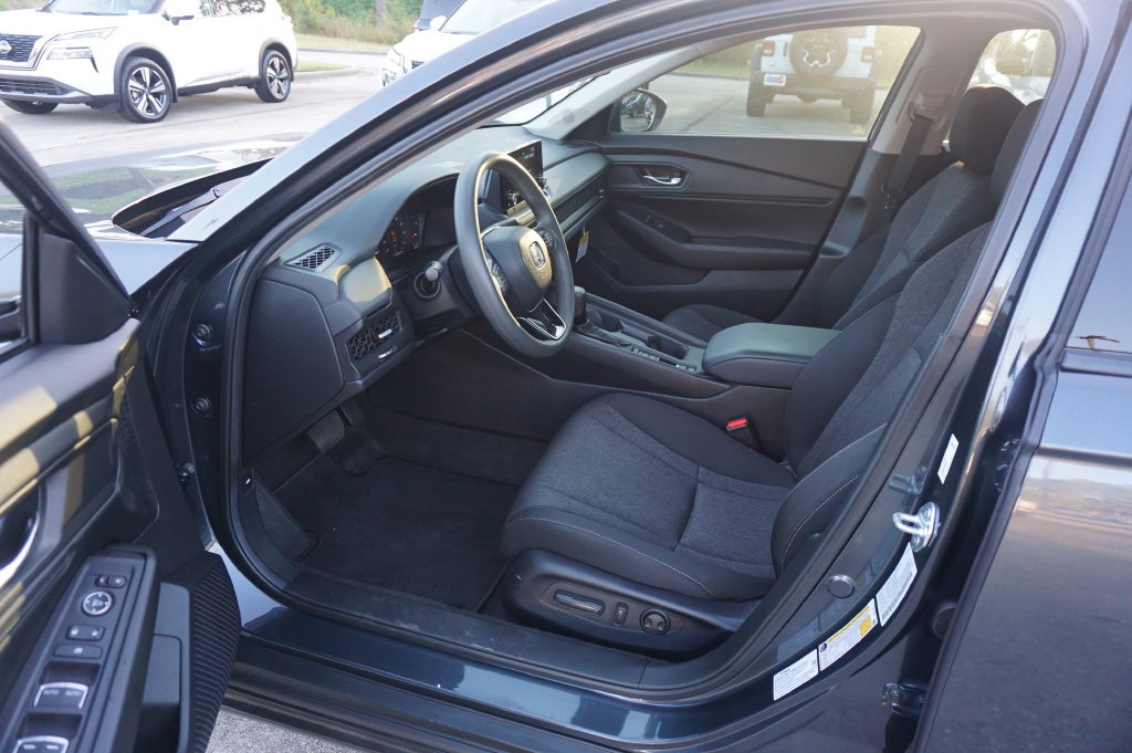 Used 2024 Honda Accord EX image 2