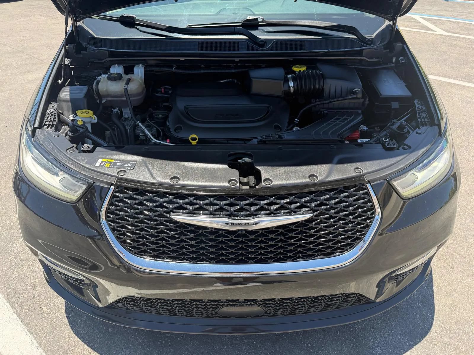 Used 2021 Chrysler Pacifica Touring FWD image 32