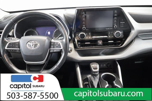 Used 2022 Toyota Highlander XLE AWD/4WD image 15