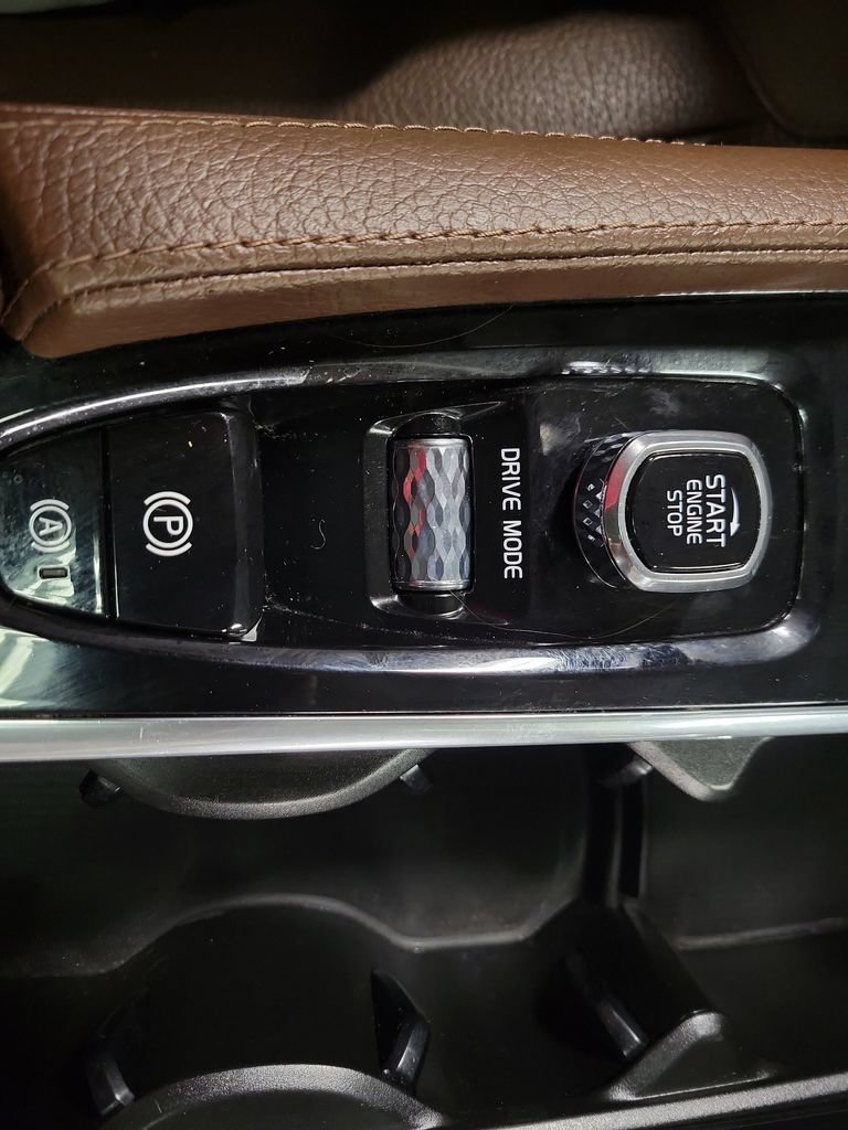 Used 2019 Volvo XC90 T6 Momentum w/ Advanced Package AWD/4WD image 18