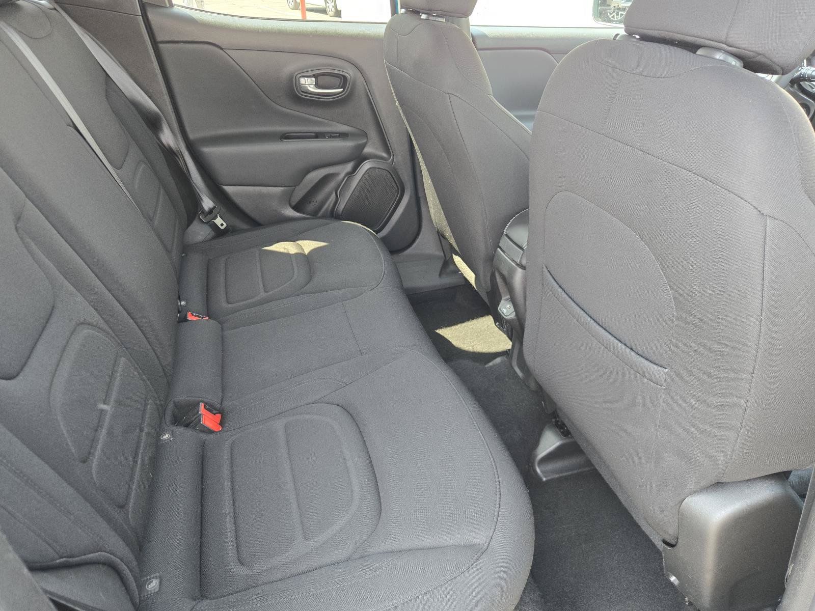 Certified 2022 Jeep Renegade Latitude AWD/4WD image 31