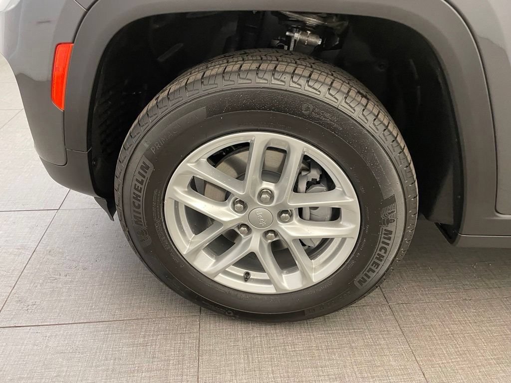 New 2026 Jeep Grand Cherokee Laredo X AWD/4WD image 8