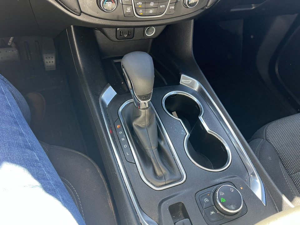 Used 2022 Chevrolet Traverse LT image 19