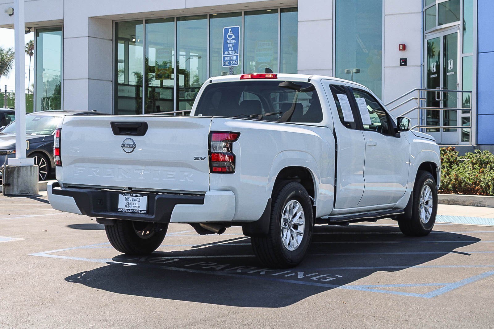 Used 2024 Nissan Frontier SV RWD image 7