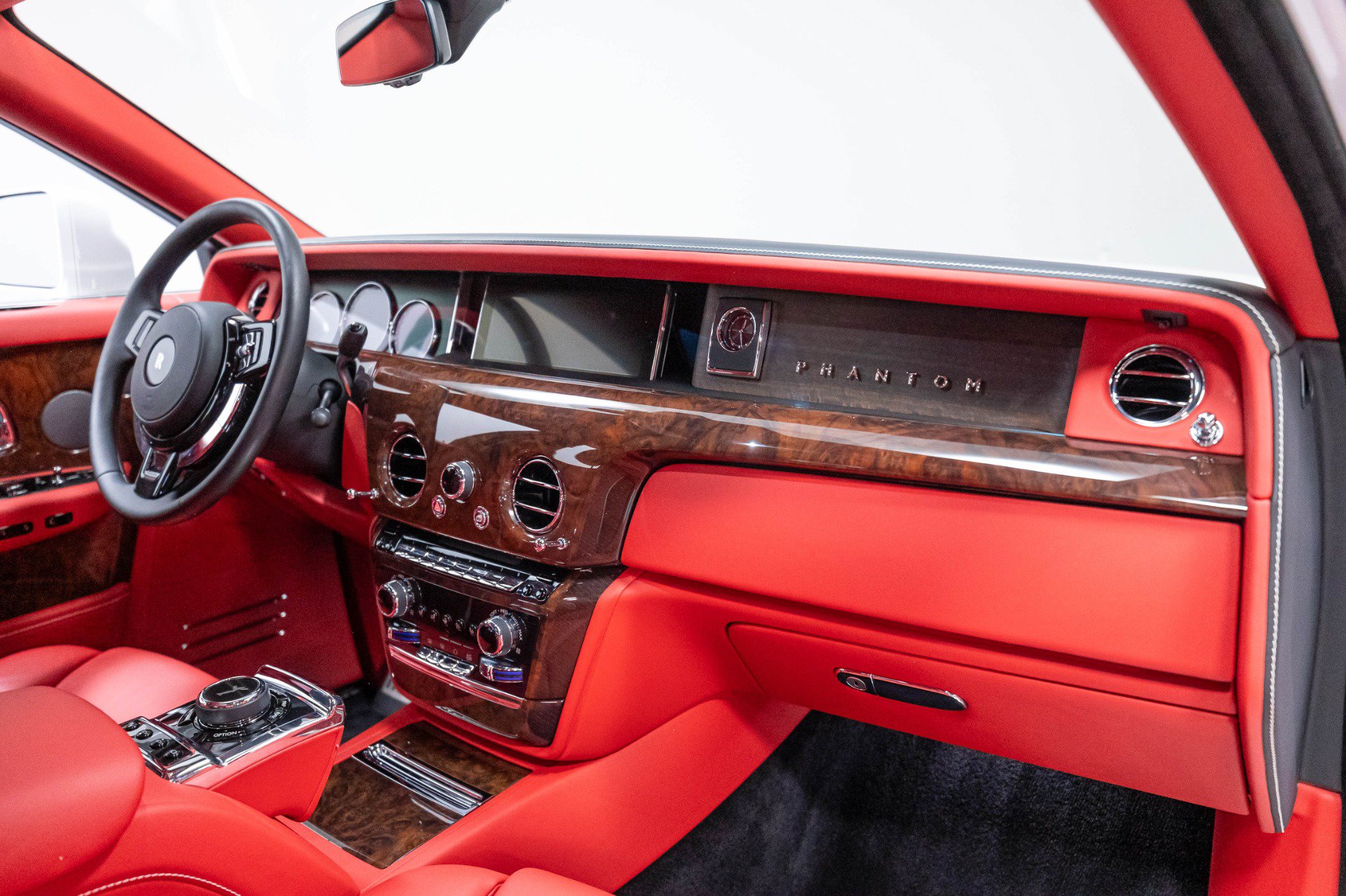 Used 2019 Rolls-Royce Phantom Sedan RWD image 49