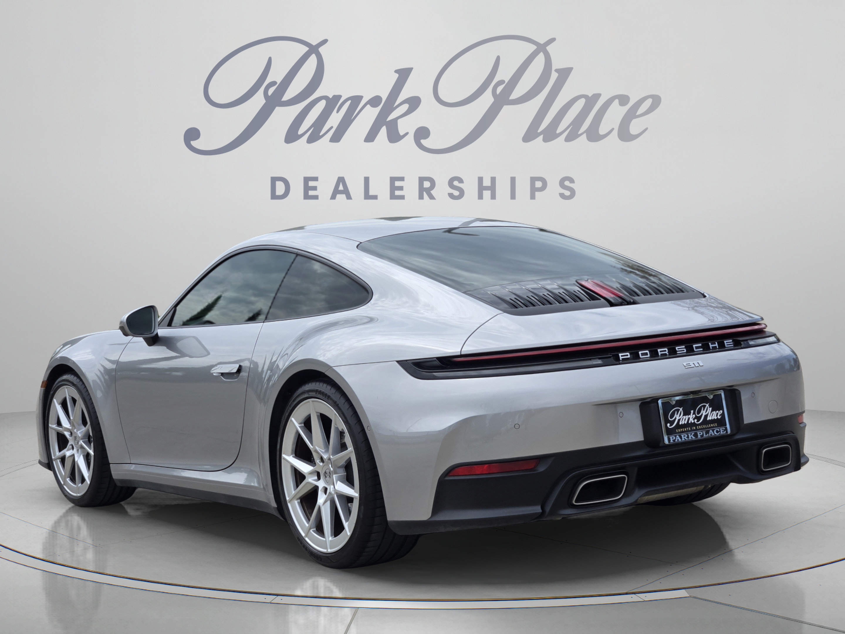Used 2025 Porsche 911 Carrera RWD image 5