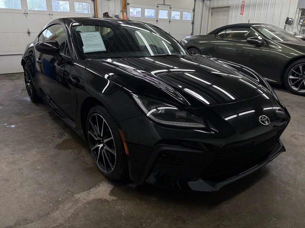 Used 2025 Toyota GR86 w/ ALL Weather Mat Package (TMS) RWD image 2