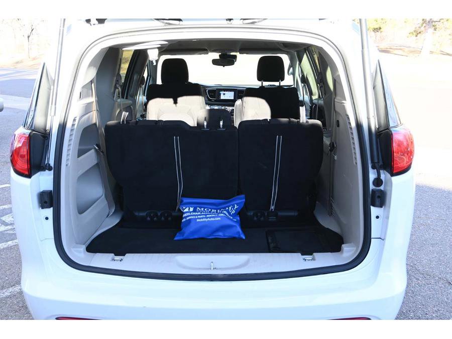 Used 2023 Chrysler Voyager LX image 24