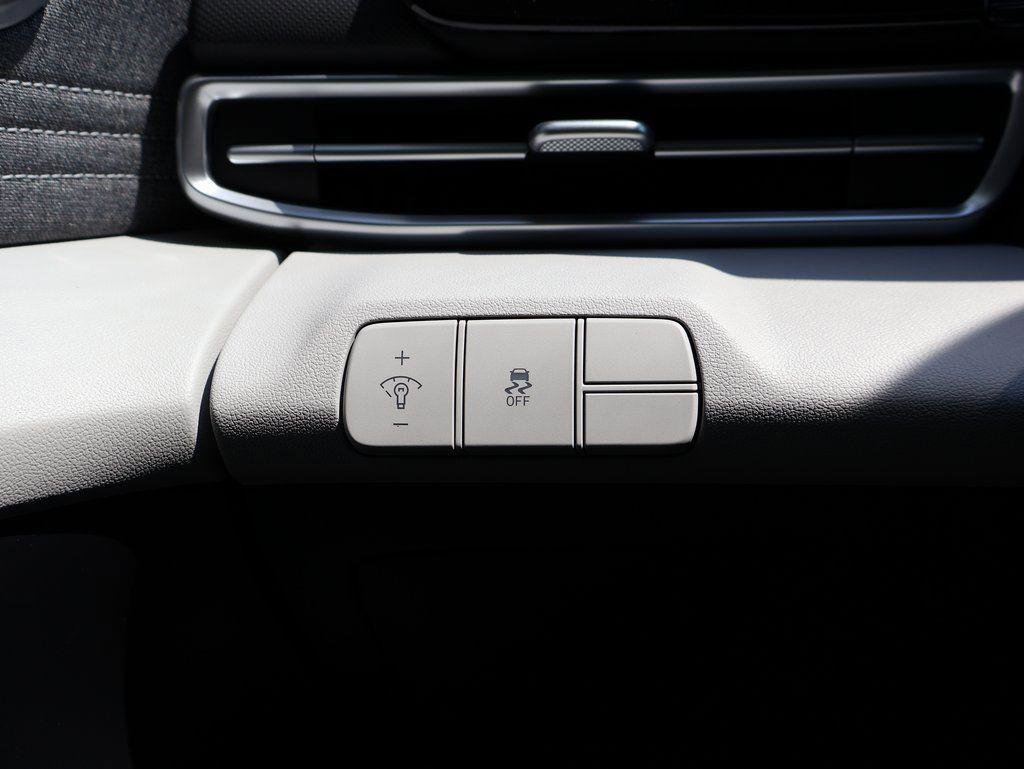 New 2025 Hyundai Elantra Limited image 32