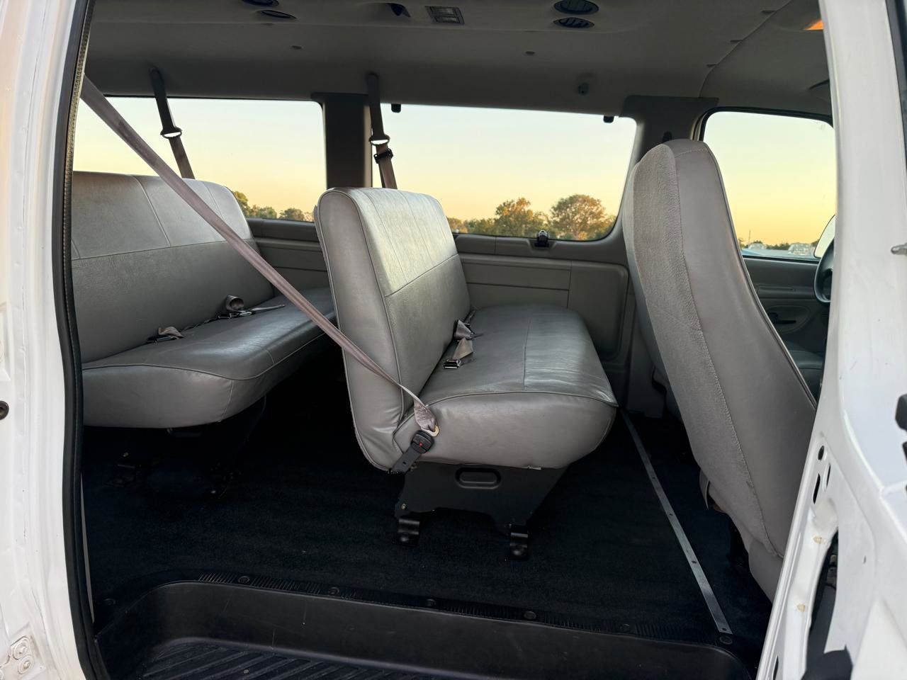 Used 1998 Ford E-350 and Econoline 350 Club Wagon image 16