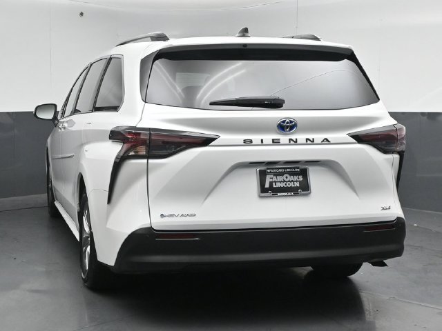 Used 2025 Toyota Sienna XLE w/ XLE Plus Package AWD/4WD image 6