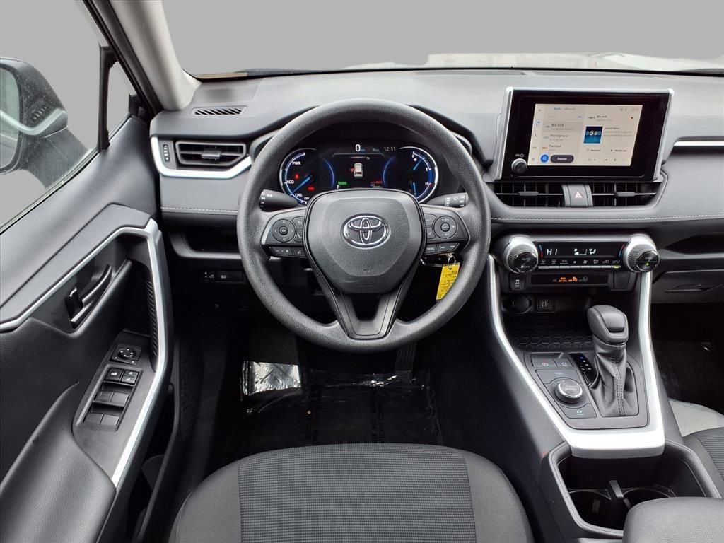 Used 2025 Toyota RAV4 LE image 4