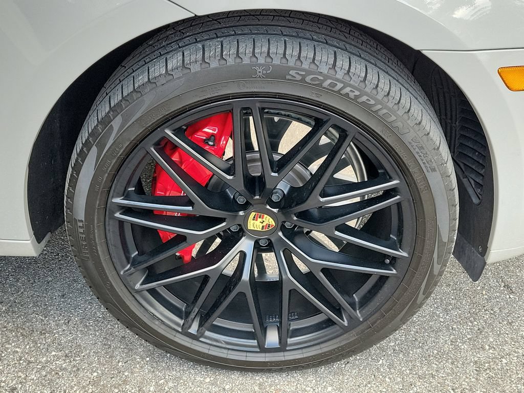 Certified 2024 Porsche Macan GTS AWD/4WD image 13