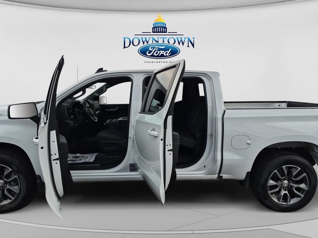 Used 2025 Chevrolet Silverado 1500 LT AWD/4WD image 27