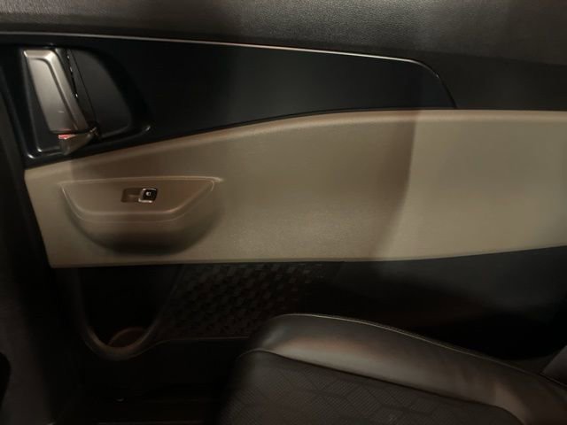 Used 2025 Kia Carnival image 33