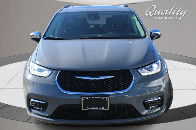 Used 2023 Chrysler Pacifica Limited image 11