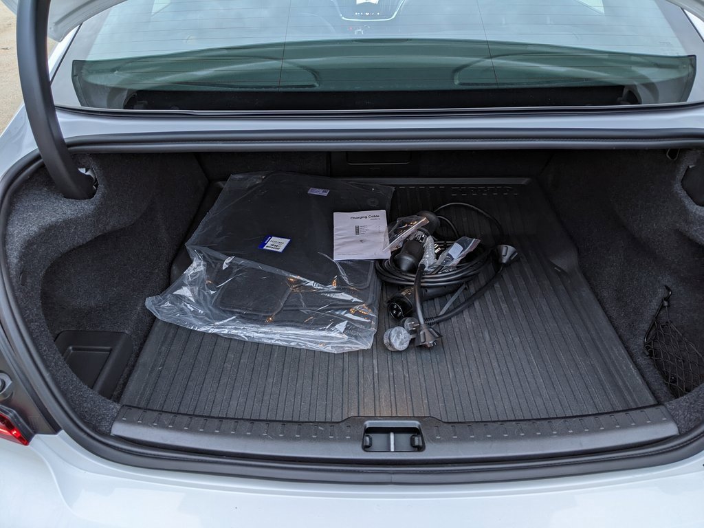 Certified 2024 Volvo S60 T8 Ultimate w/ Climate Package image 26