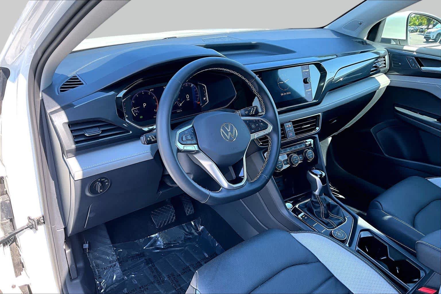Used 2024 Volkswagen Taos SEL AWD/4WD image 18