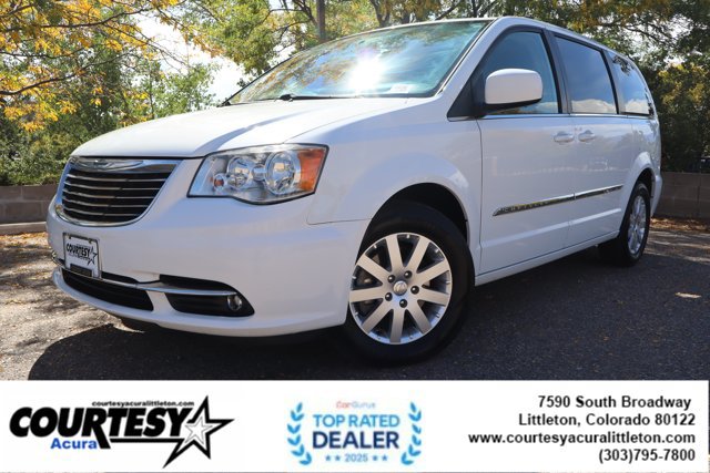 Used 2015 Chrysler Town & Country Touring FWD image 1