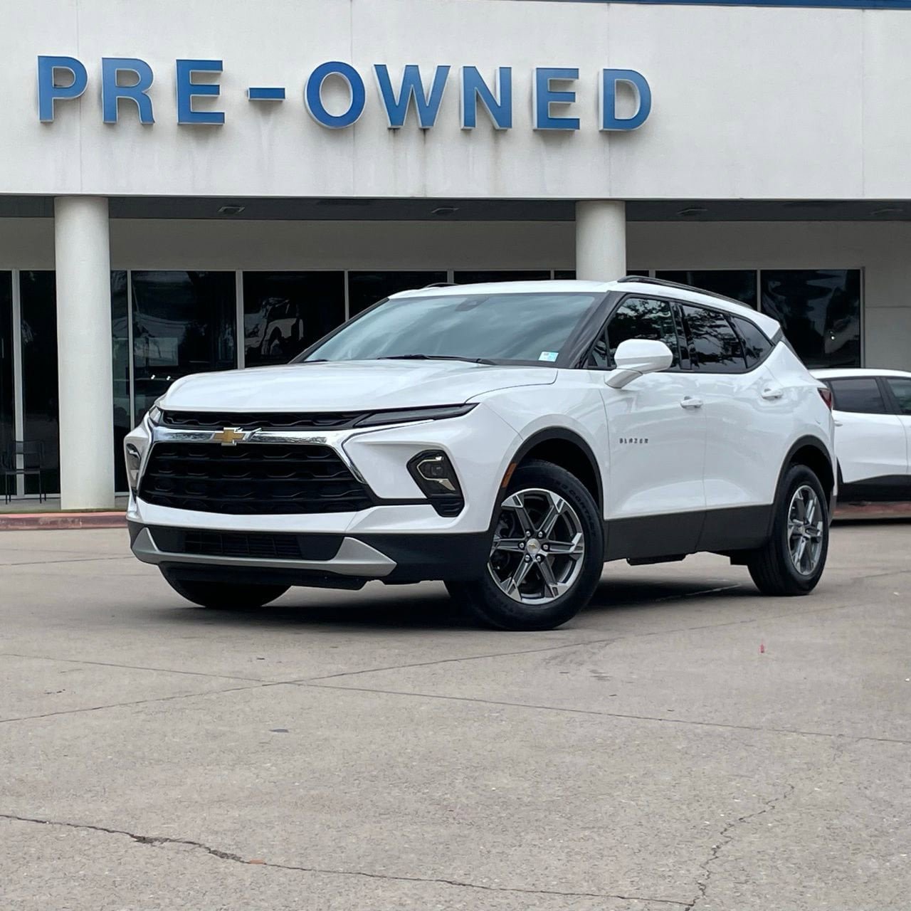 Used 2024 Chevrolet Blazer LT w/ Convenience Package FWD image 2